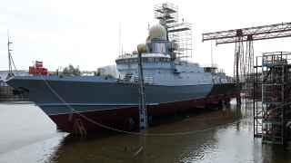 Малый ракетный корабль проекта 22800 «Туча» во время церемонии спуска на воду у причала Зеленодольского завода